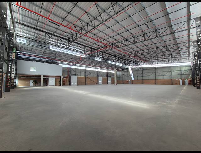 2,208M² WAREHOUSE TO LET IN AIRPORT PARK